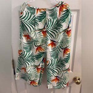 NWT Davi & Dani woman’s tropical Leaf Print Wide-Leg capris size large